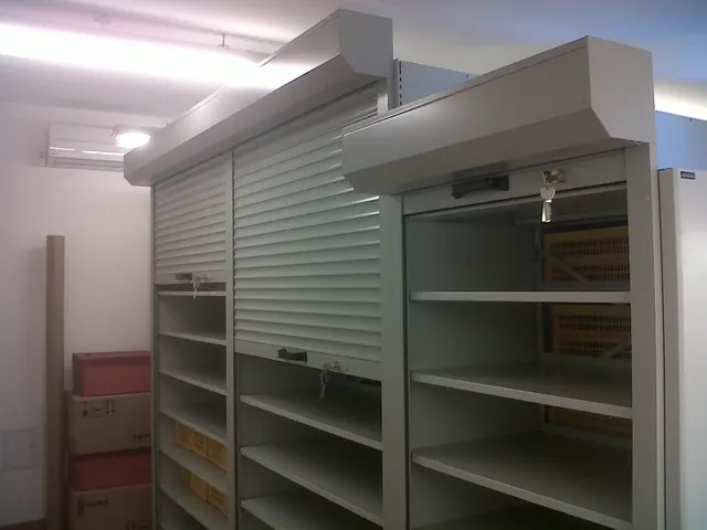 Archive shelving fitted with roller shutters